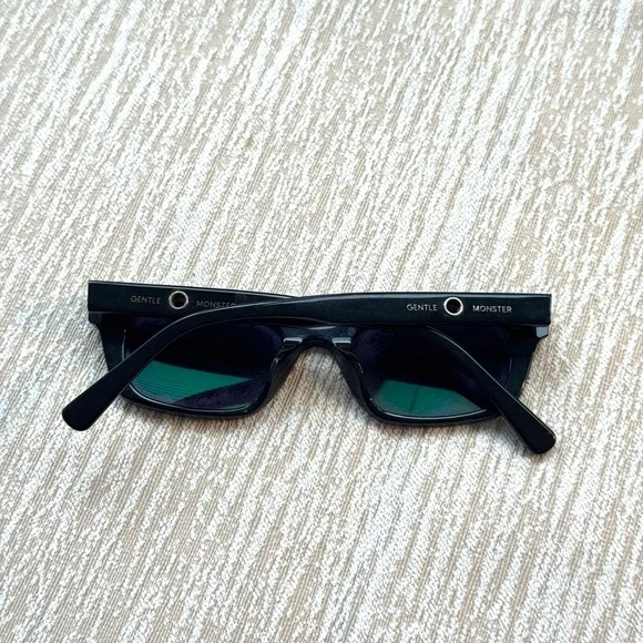 GENTLE MONSTER x Jennie ‘1996’ Black Sunglasses (Re-Posh) - Picture 13 of 14